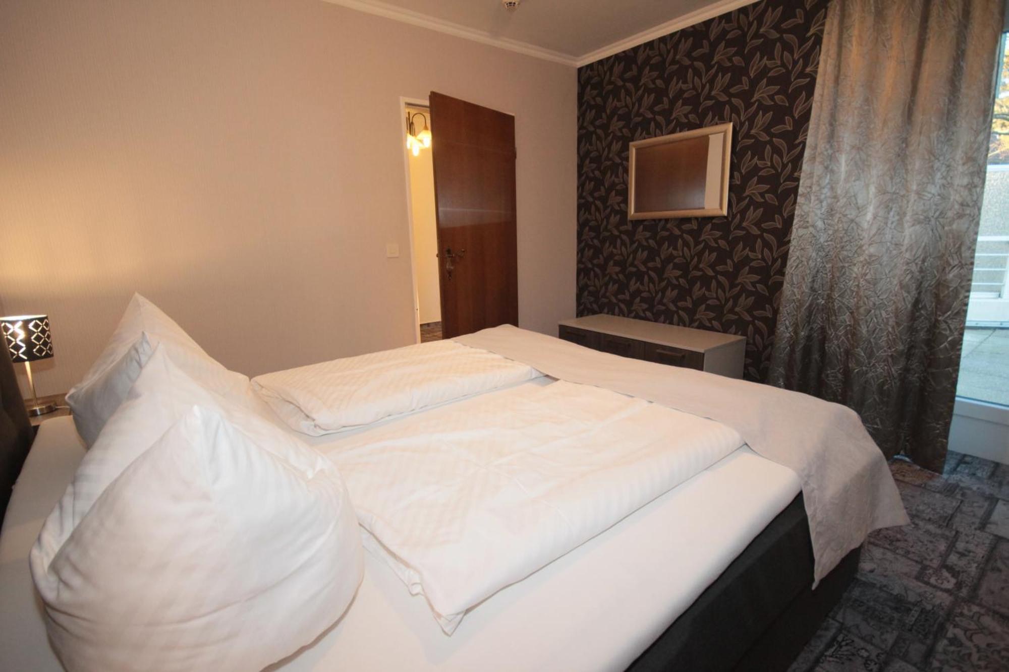Cafe Schneidewind Hotel บัดเพอร์ทอนท์ ภายนอก รูปภาพ